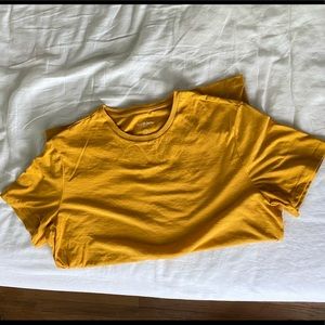 Men’s gold Goodfellow T shirt